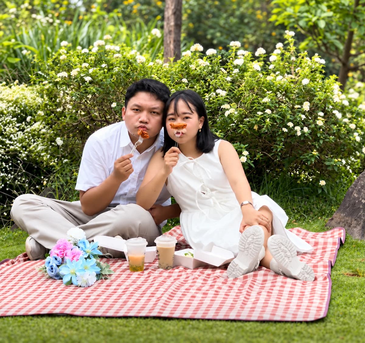 Potret piknik bersama Yuda dan Putri